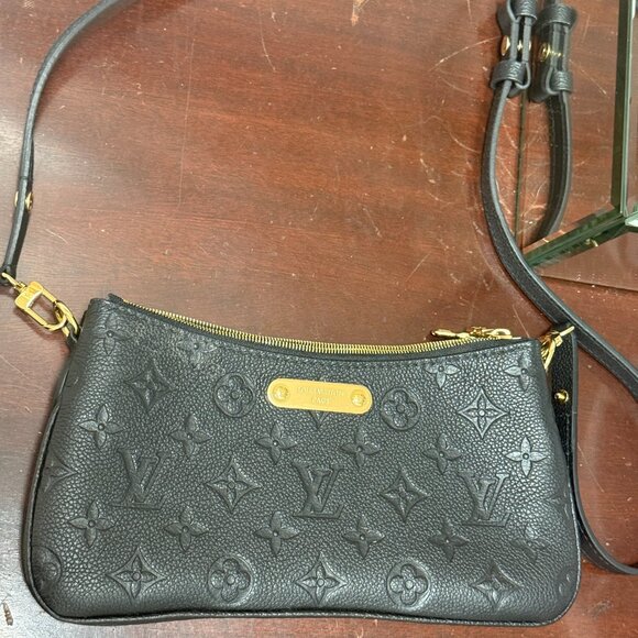 Louis Vuitton Pochette Liv Crossbody Wallet Bag - Picture 8 of 9